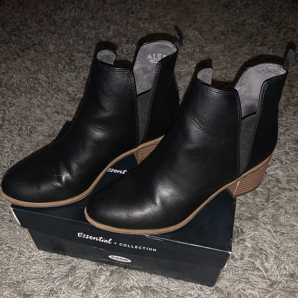 Dr. Scholl’s black ankle booties
